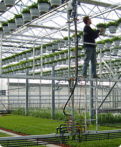 Hängegießwagen mit begehbarem Aufbau Hängegießwagen mit begehbarem Aufbau